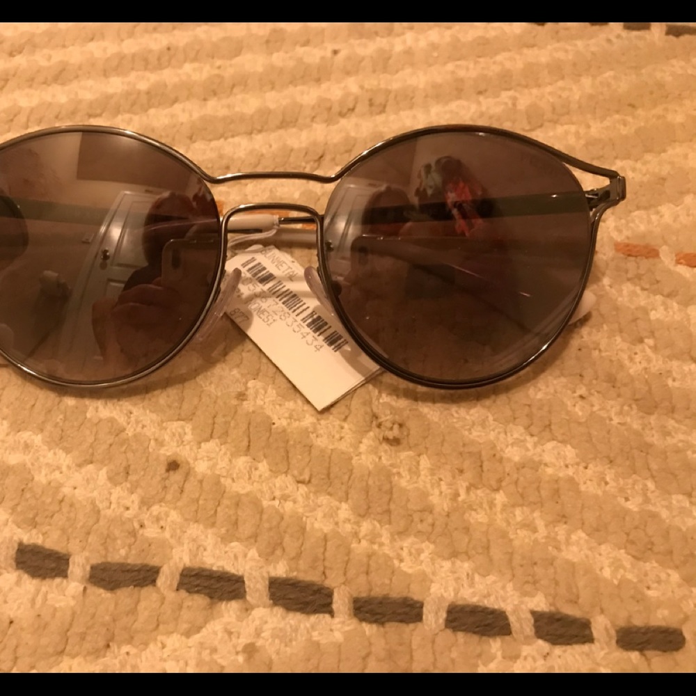 PRADA- P𝚁𝟼𝟸𝚂 𝙲𝚒𝚗𝚎𝚖𝚊 𝚂𝚞𝚗𝚐𝚕𝚊𝚜𝚜𝚎𝚜 - Picture 6 of 16